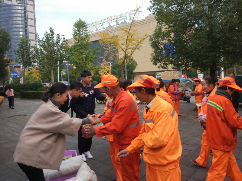 &ldquo;蘭廷早餐&rdquo;溫暖環(huán)衛(wèi)工人