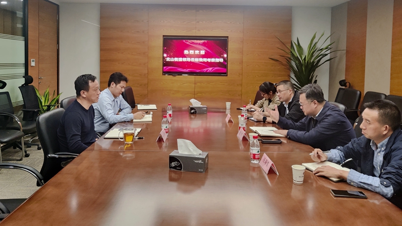 北山街道黨工委副書記、辦事處主任陳曄一行到訪西湖小貸