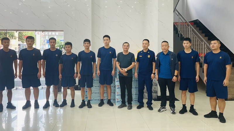 浦江農(nóng)批市場聯(lián)合當(dāng)?shù)毓╀N社開展&ldquo;八一&rdquo;慰問活動